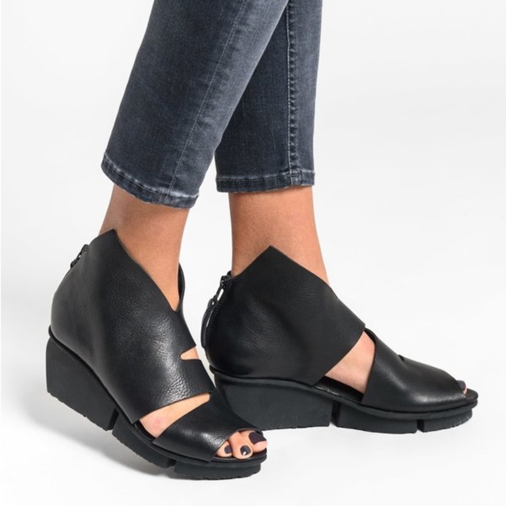Trippen Wow—Splitt wedge sandals - EU36/US6.5